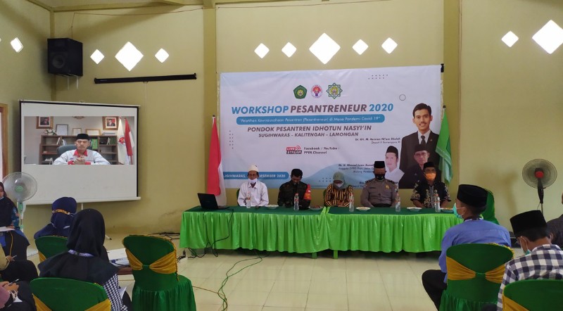 Deputi II Kemenpora saat memberikan materi secara daring dalam Workshop Pesantreneur. SP/MUHAJIRIN