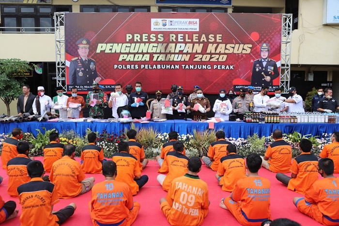 Press Release Polres Pelabuhan Tanjung Perak pengungkapan kasus dalam kurun waktu selama tahun 2020. SP/FIKRI
