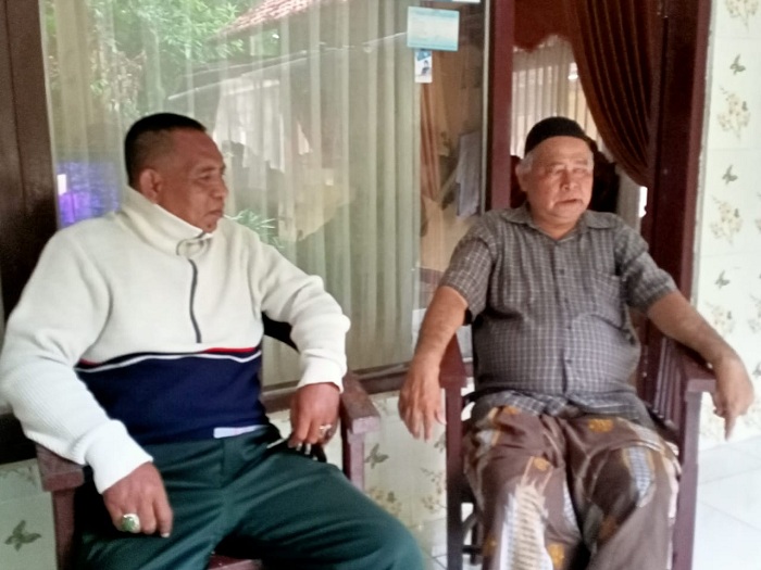 Camat Giligenting Kab. Sumenep,  Abul Hasan S, Sos,  di Kediamannya. SP/Ainur Rahman