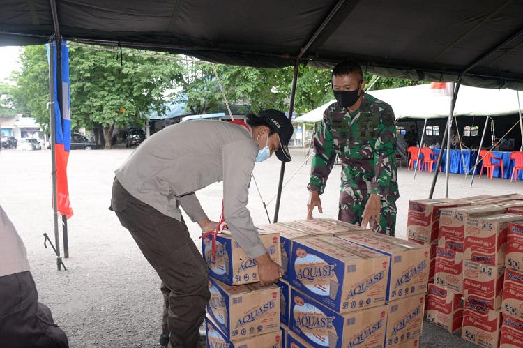 Bantuan kemanusiaan yang terkumpul di Posko Lantamal V. SP/ Dispen Lantamal V
