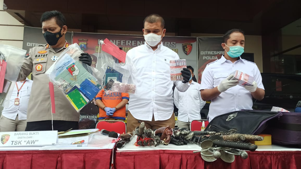 Agung Wibowo,42, seorang makelar tanah warga Surabaya telah menipu Miftaur Roiyan - warga Sidoarjo, hingga kerugian dialami korban mencapai puluhan miliar rupiah atau tepatnya Rp 43,7 miliar.senin (25/1/2021)