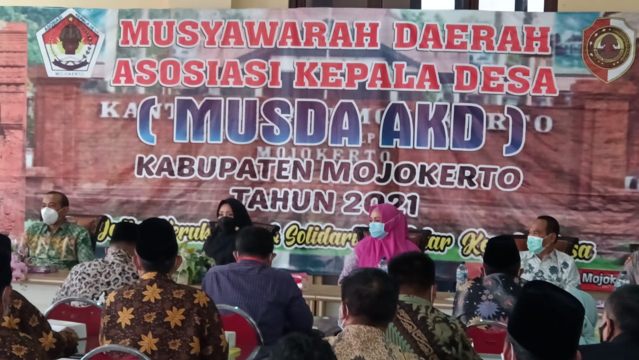 Agus Suprayitno alias Agus Cemani, terpilih secara aklamasi dalam Musyawarah Daerah (Musda) Asosiasi Kepala Desa (AKD) Kabupaten Mojekerto, di Gedung DPRD, Jalan RA Basoeni, Sooko, Sabtu (27/2/2021) siang. SP/Dwy Agus Susanti