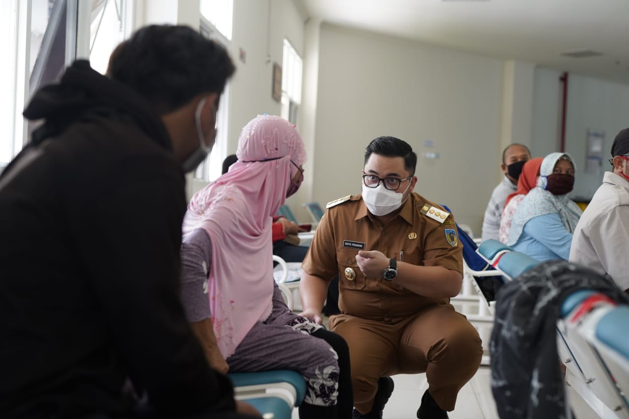 Mas Bub Di tho saat berbincang dengan pasien di RSKK