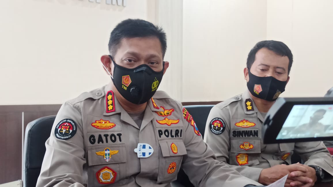 Kabid Humas Polda Jatim Kombes Pol Gatot Repli Handoko menjelaskan soal PPKn mikro terbilang sukses tekan penyebaran Covid 19 Senin (15/3/2021)