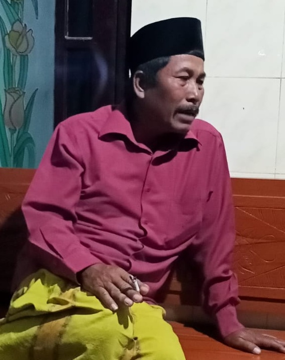 Eis,  Kepala Desa Manding laok Kecamatan Manding Kab. Sumenep. SP/Ainur Rahman