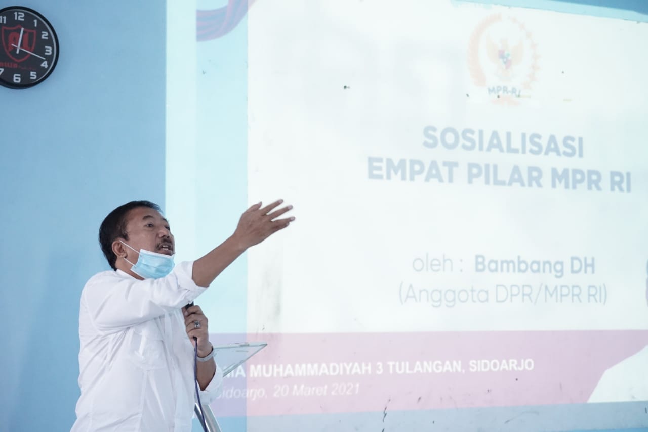 Anggota MPR RI Bambang DH saat sosialisasi empat pilar di Tulangan Sidoarjo