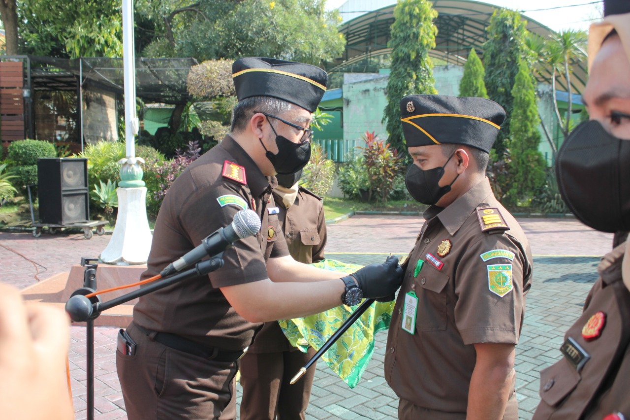 Kajari Sidoarjo Arief Zahrulyani saat mencanangkan BETAH menuju WBK dan WBBM