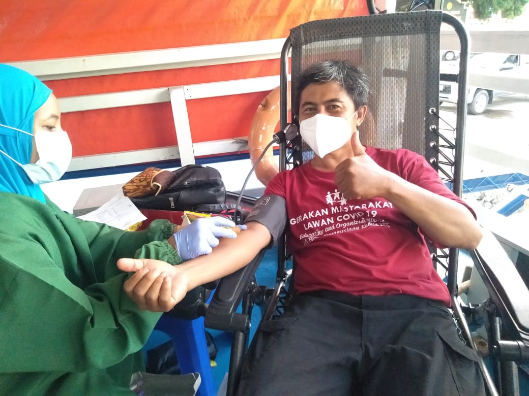 Salah satu pendonor plasma konvalesen.SP/SAMMY MANTOLAS