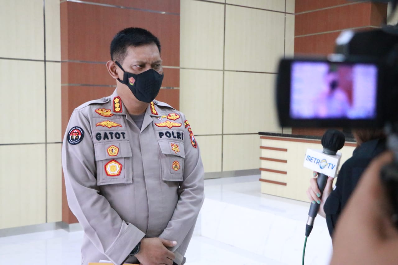 Kabid Humas Polda Jatim Kombes Pol Gatot Repli Handoko saat memberikan keterangan terkait Polsek dilarang melakukan penyelidikan Rabu (31/3/2021)