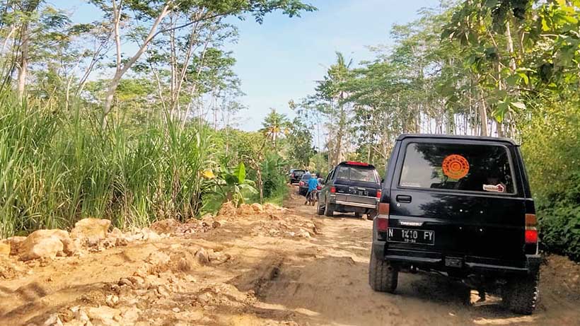 Salah satu akses jalan wisatawan ke arah Malang Selatan kondisi jalan rusak di Desa Srigonco, Kecamatan Bantur. SP/DOC SP