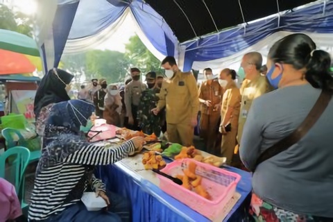 Pengecekan bazar Ramadhan  bersama dengan Walikota Probolinggo Habib Hadi Zainal Abidin dan perwakilan Forkopimda Kota Probolinggo Kota.