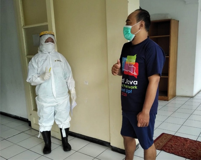  Petugas RSLI bersama PMI yang berasal dari Malaysia. Doc. RSLI