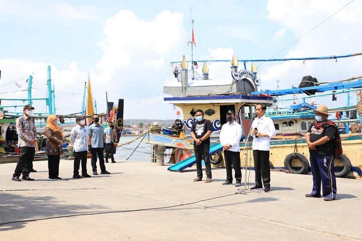 Presiden Joko Widodo saat berada di PPDI Brondong. SP/MUHAJIRIN KASRUN