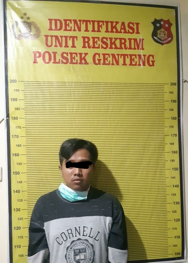 Tersangka pencurian handphone milik teman diamankan Polsek Genteng, Rabu (16/6/2021)