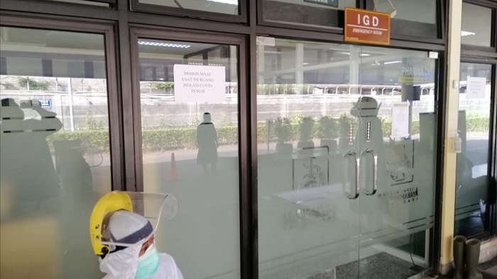 Kondisi depan pintu IGD RSI Jemursari. SP/ANGGADIA MUHAMMAD 