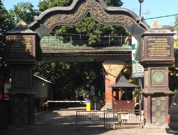 Pintu masuk PPSD Paciran Lamongan terlihat sepi aktivitas menyusul penutupan berkunjung.SP/MUHAJIRIN KASRUN