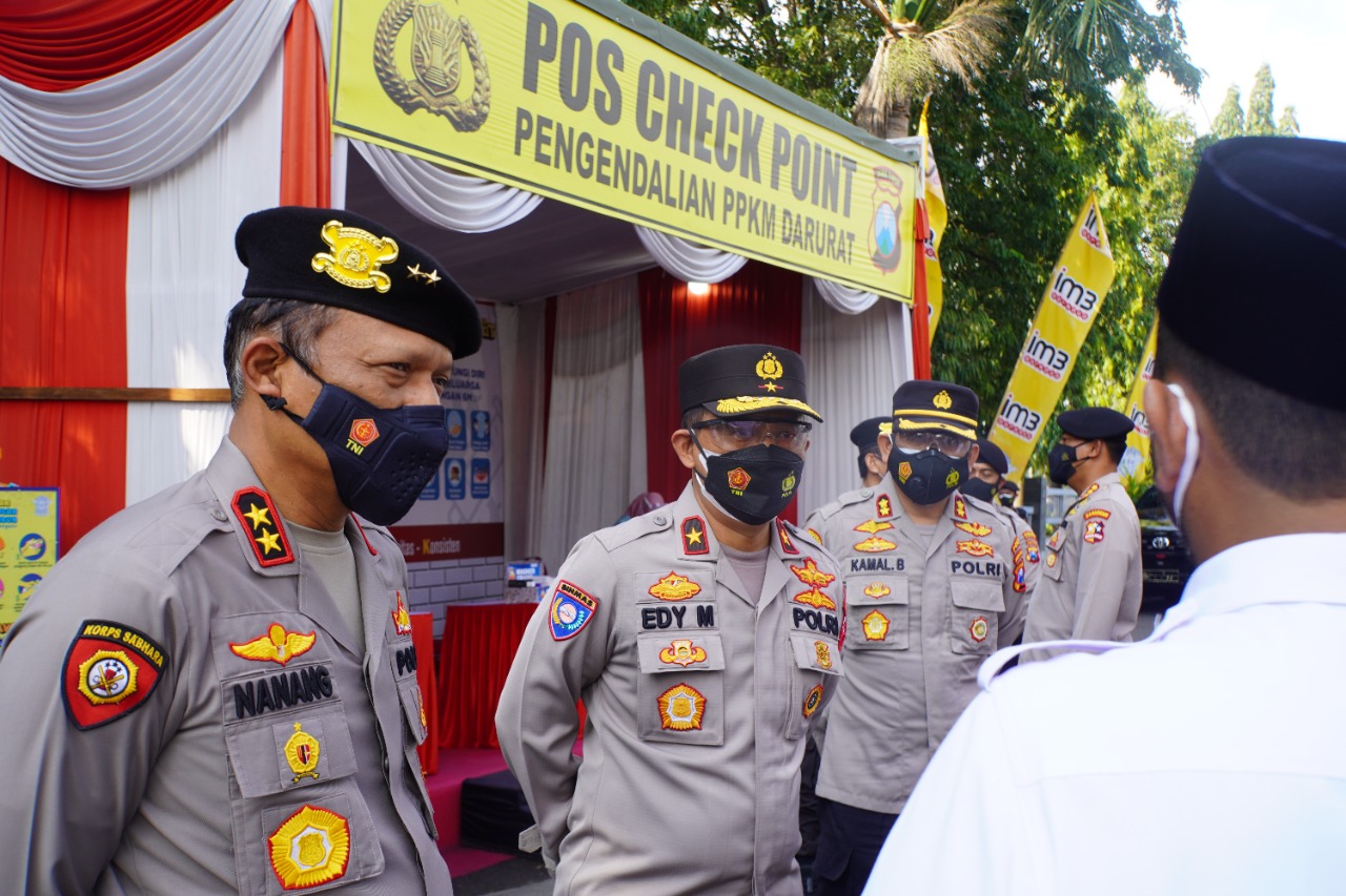 Kakor Sabhara Baharkam Polri Irjen Pol. Drs. Nanang Avianto, MSi saat berkunjung ke Gresik didampingi Kapolres Gresik AKBP Arief Fitrianto, SH, SIK, MM dan Bupati Gresik H Fandi Akhmad Yani, SE, Rabu (21/7/2021).