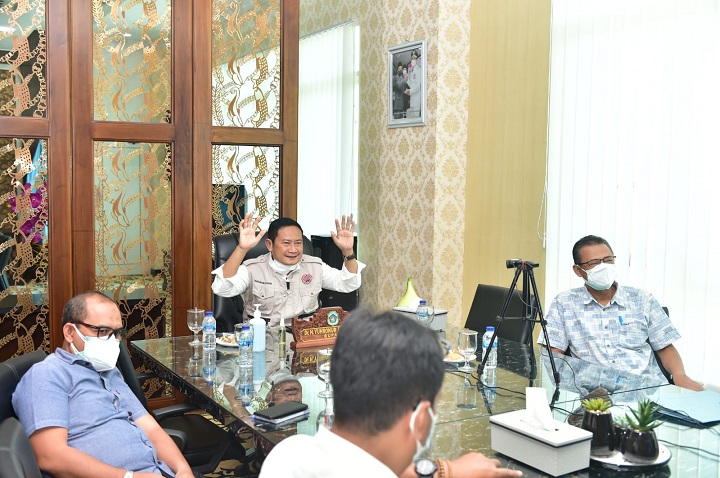 Bupati saat berbicara sebagai key opinion leader dalam Webinar Literasi Digital Lamongan Jawa Timur 2021. SP/MUHAJIRIN KASRUN