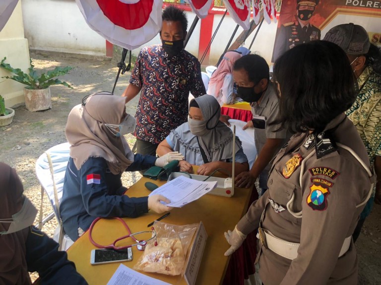 Vaksinasi merdeka yang digelar Polres Blitar. SP/Hadi Lestariono