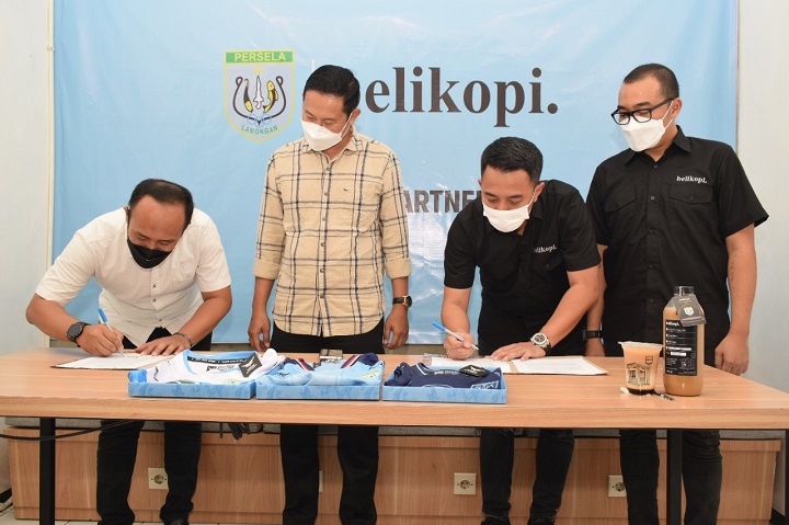 PT Persela dan PT Beli Kopi tandatangani kontrak kerja sama guna mensponsori Persela.SP/MUHAJIRIN KASRUN