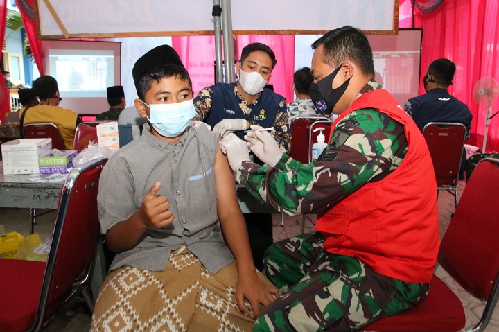 Vaksin secara masif di Lamongan ini akan terus dilakukan sampai target Herd Immunity tercapai. SP/MUHAJIRIN KASRUN