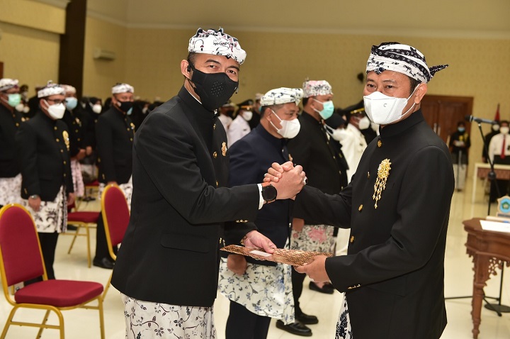 Dianto Hari Wibowo menerima SK sebagai Kepala Dinas Kesbang Lamongan seperti yang diprediksi sebelumnya.SP/MUHAJIRIN KASRUN