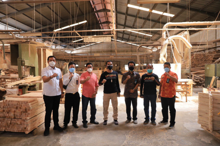 Peninjauan industri furnitur di dalam Lapas I Surabaya (SP/Ant/kanwilkumham Jatim/IS)