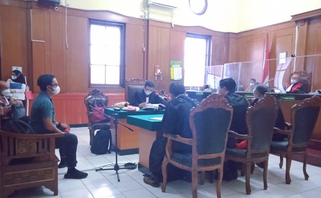 Anggota Biro Paminal Propam Mabes Polri AKP Firso Trapsilo, memberikan keterangan sebagai saksi. SP/Budi Mulyono