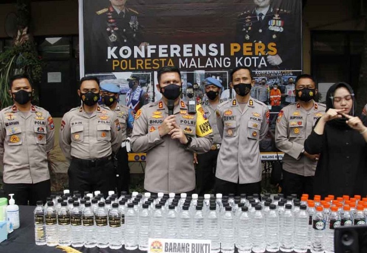 Kapolresta Malang Kota AKBP Budi Hermanto saat menggelar jumpa pers di Mapolres Malang Kota