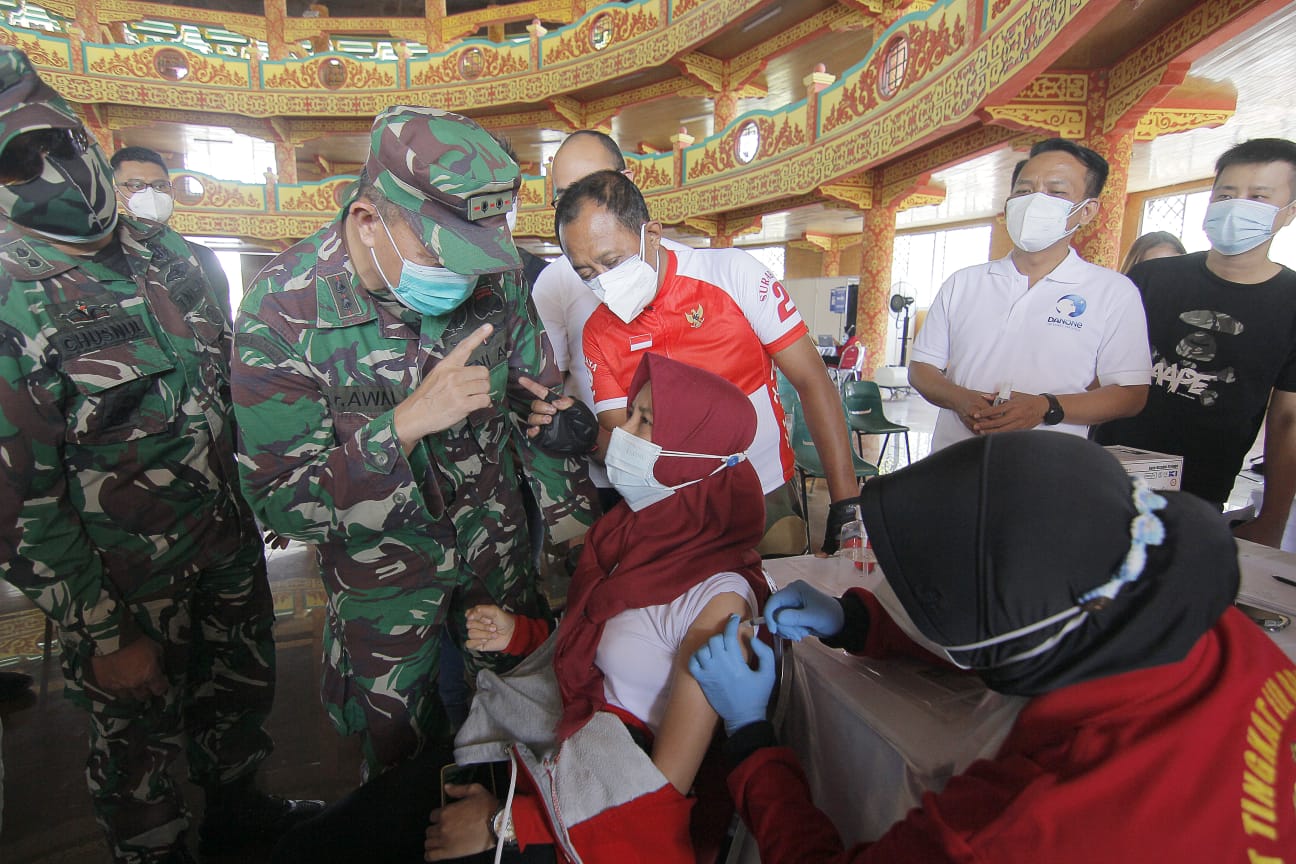 Kegiatan vaksinasi yang digelar Danone Indonesia di Surabaya