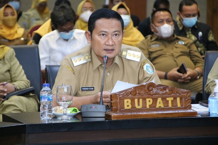 Bupati Lamongan saat melakukan mengikuti Verifikasi secara virtual oleh Kemenkes dan Kemendagri. SP/MUHAJIRIN KASRUN