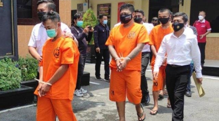 Keempat tersangka pencurian motor yang berhasil diamankan Polres Blitar Kota. SP/Hadi Lestariono