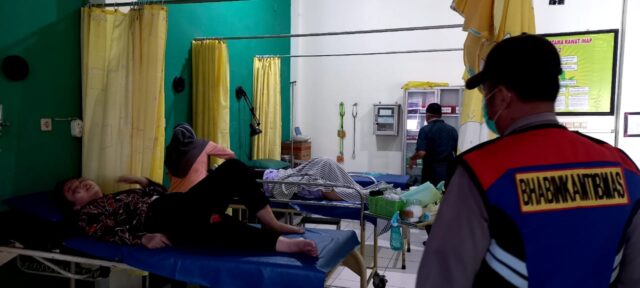 Korban saat dilarikan ke rumah sakit untuk mendapatkan perawatan