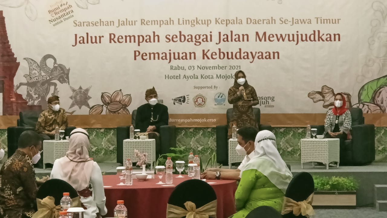 Waki Kota Ning Ita saat membuka Sarasehan Jalur Rempah Lingkup Kelala Daerah Se-Jawa Timur, di Ballroom Hotel Ayola, Rabu (3/11/2021). SP/DWI AS