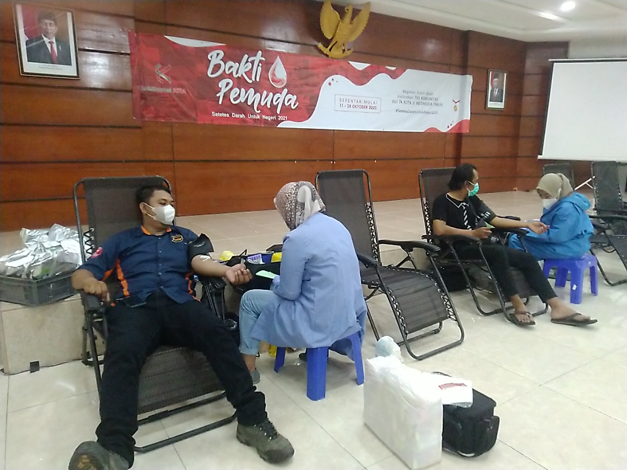 Anggota komunitas anak motor saat ikuti donor darah