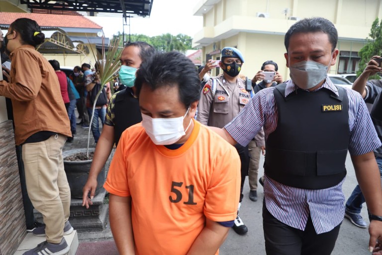 Pelaku penipuan umroh dan investasi bodong.