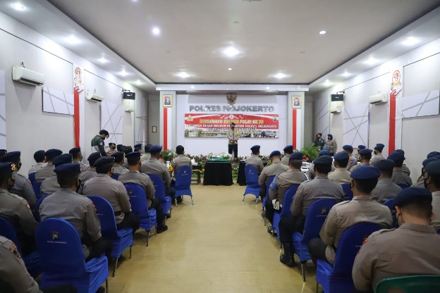 Brimob nusantara yang Berdinas di Polres Mojokerto ini hari ini Kamis (18/11) melaksanakan Tasyakuran HUT Brimob ke 76.  SP/Dwy AS