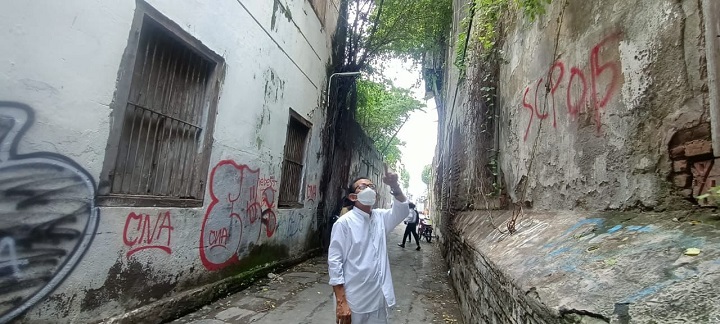 Wakil Ketua DPRD (Dewan Perwakilan Rakyat Daerah) Kota Surabaya AH Thony saat melakukan sidak ke Jalan Gula, Pabean Cantian, kemarin Sabtu (4/12). 