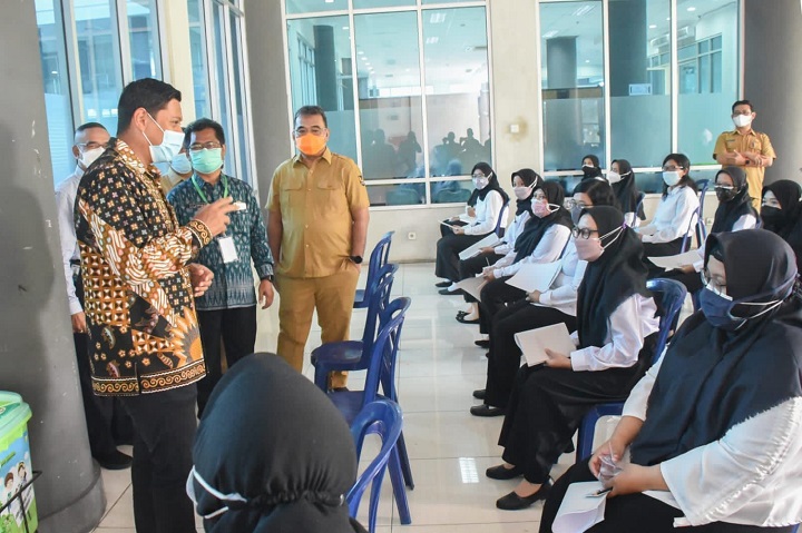 Wali Kota Kediri Abdullah Abu Bakar meninjau langsung pelaksanaan Seleksi Kompetensi Bidang (SKB) CASN Kota Kediri Tahun 2021, yang berlangsung di Hall Simpang Lima Gumul