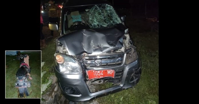 Kolase dua kendaraan yang terlibat kecelakaan.