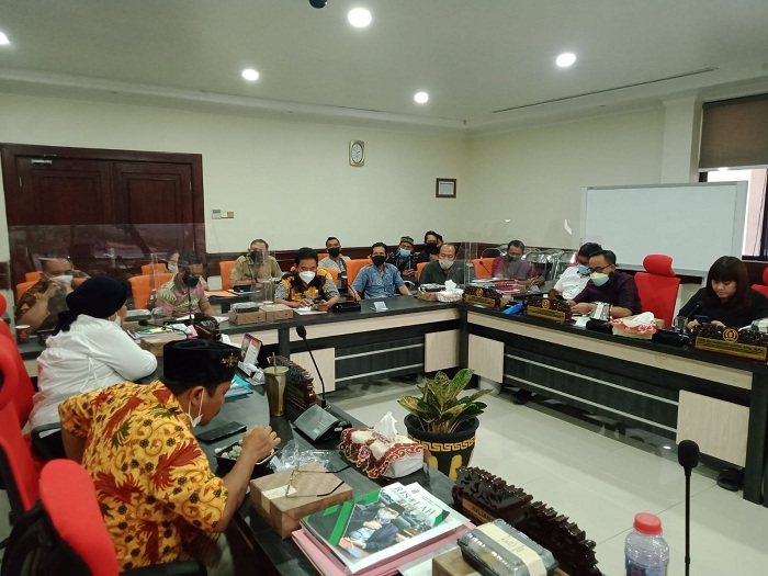 Hearing  di Komisi D bidang Kesejahteraan Rakyat (Kesra) DPRD Surabaya, Senin (27/12). SP/ALQ