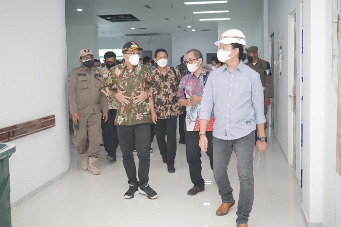 Bupati Muhdlor di sela kunjungan ke RSUD Krian, Selasa (4/1/2022).SP/SUGENG