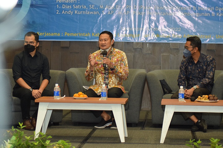 Bupati saat hadir  dalam acara Seminar Pembangunan SDM di Gedung Pertemuan Gajah Mada Lt 7 Pemkab Lamongan, Jumat (4/2). SP/DOK HUMAS