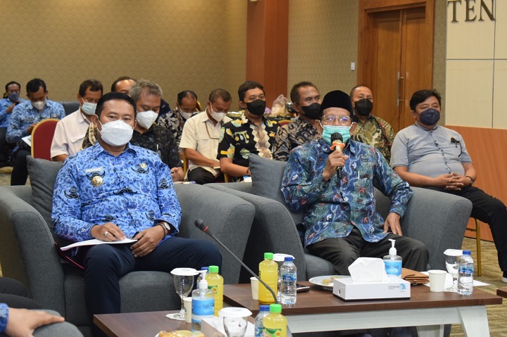 Anggota Komisi D DPRD Provinsi Jawa Timur Makin Abbas saat memimpin kunkernya di Lamongan. SP/MUHAJIRIN KASRUN