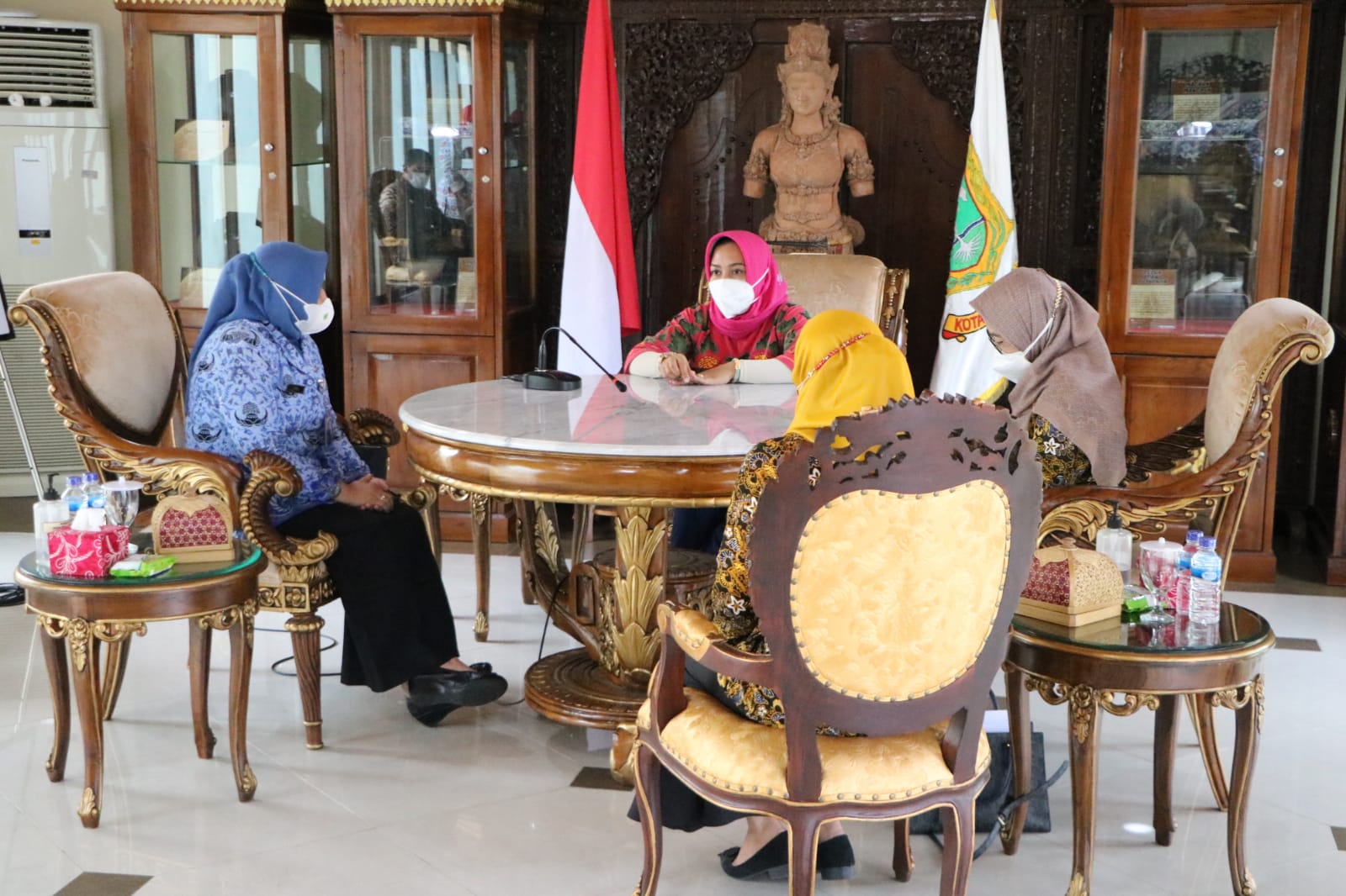 Wali Kota Mojokerto Ika Puspitasari mengundang Kepala Perwakilan BKKBN Provinsi Jawa Timur dalam rangka membahas progam Bangga Kencana di Kota Mojokerto, Kamis (17/2/2022)