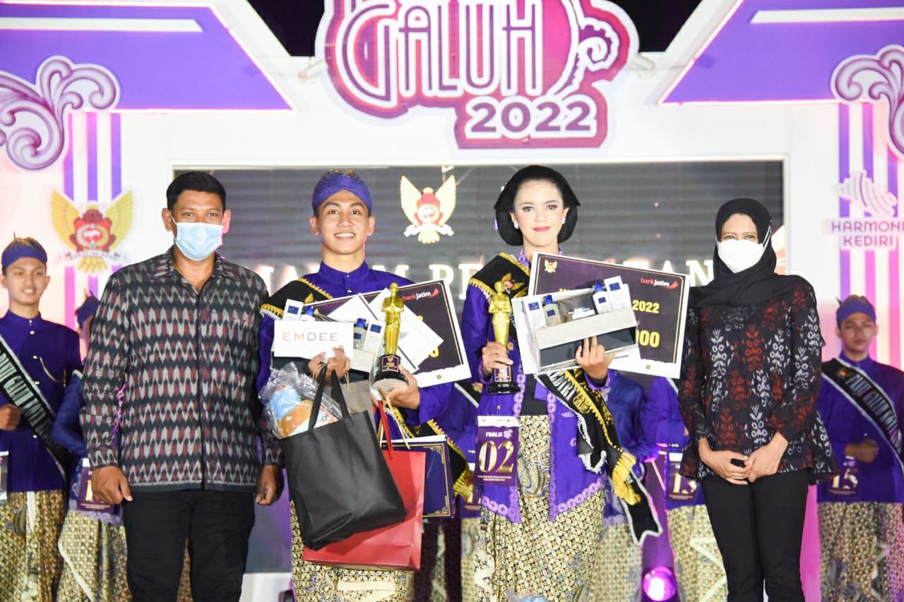 Wali Kota Kediri, Abdullah Abu Bakar foto bersama Panji Galuh Kota Kediri