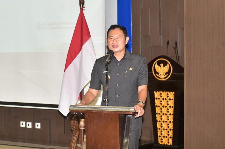 Bupati saat memberikan pengarahan kepada ASN yang baru menerima SK. SP/MUHAJIRIN KASRUN