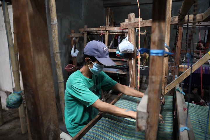 Salah satu Industri Kecil dan Menengah (IKM) pengrajin tenun ikat Kota Kediri