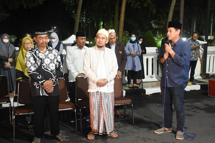 Wali Kota Kediri Abdullah Abu Bakar memberangkatkan 89 calon jamaah haji Kota Kediri