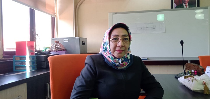 Ketua Komisi A Dewan Perwakilan Rakyat Daerah (DPRD) Kota Surabaya Pertiwi Ayu Krishna di ruang kerjanya. 